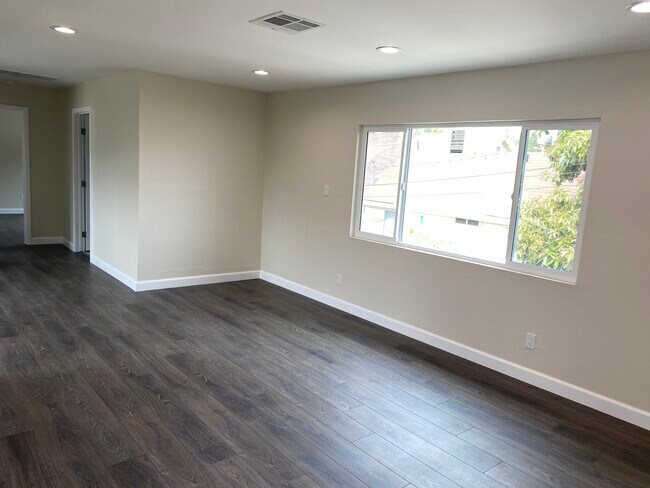 Building Photo - 416 W Elk Ave