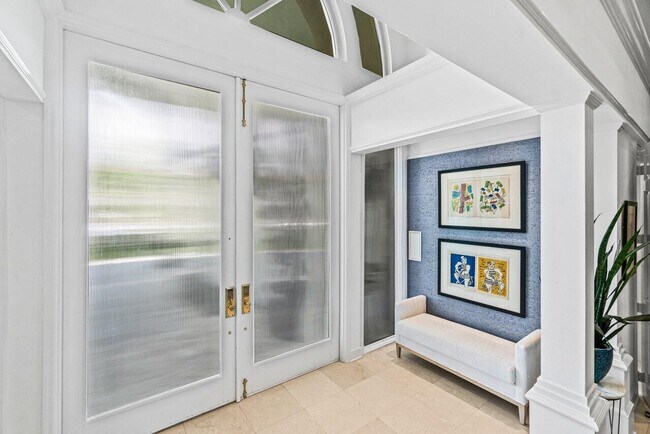Foto del edificio - 1400 Lands End Rd
