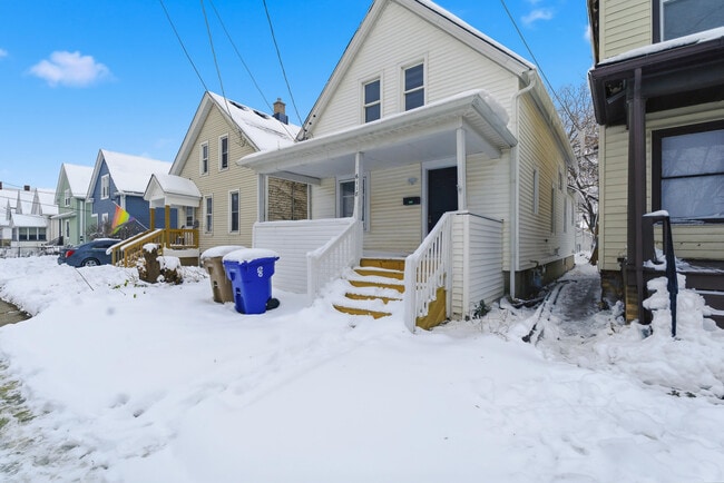 Building Photo - 6118 24th Ave