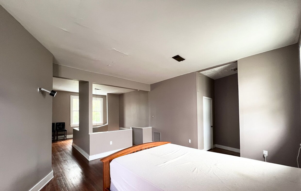 Primary Photo - One Bedroom Loft-Style Apartment in Mid Ci...