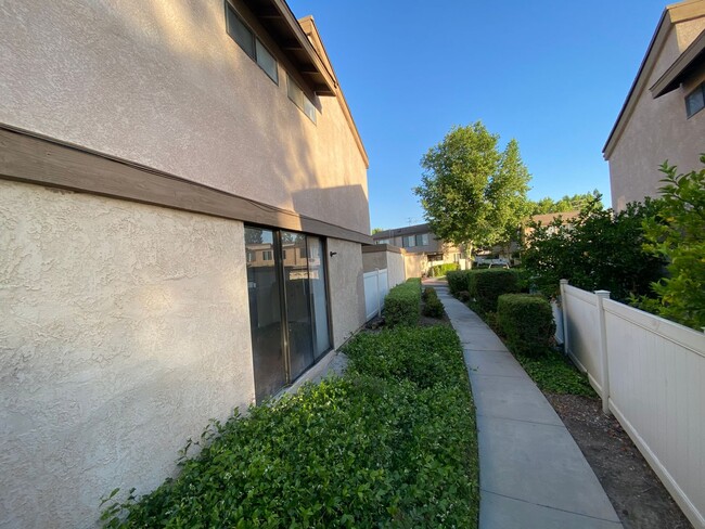 Foto del edificio - Shadow Oaks / Walnut Suburbs of S. West Co...