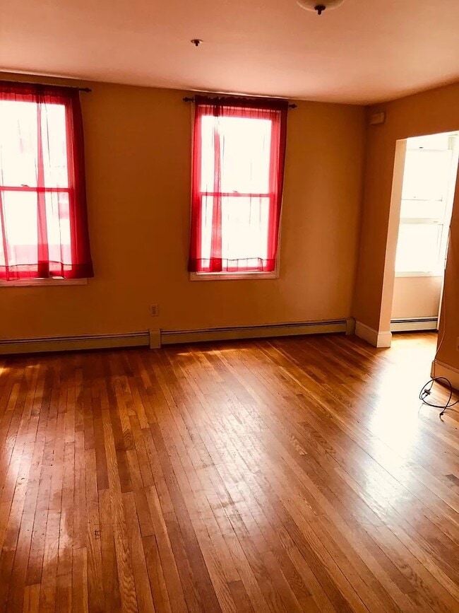 Building Photo - 33-35 Silver St