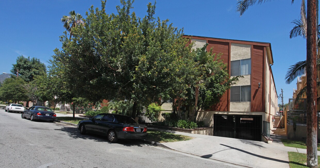 Primary Photo - Thompson Ave Apartments