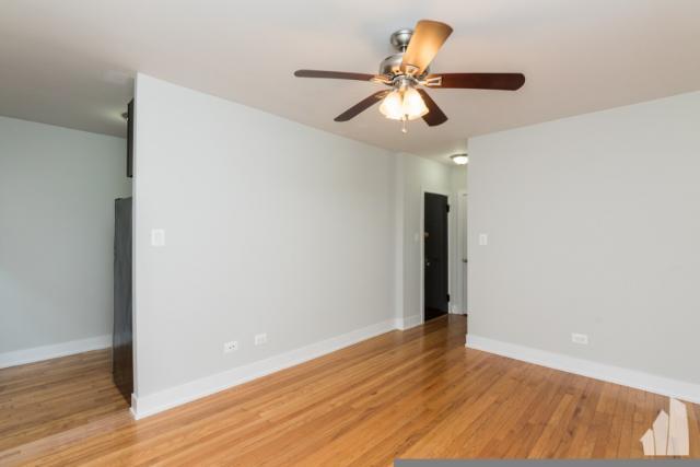 Building Photo - 1 bedroom in Chicago IL 60657