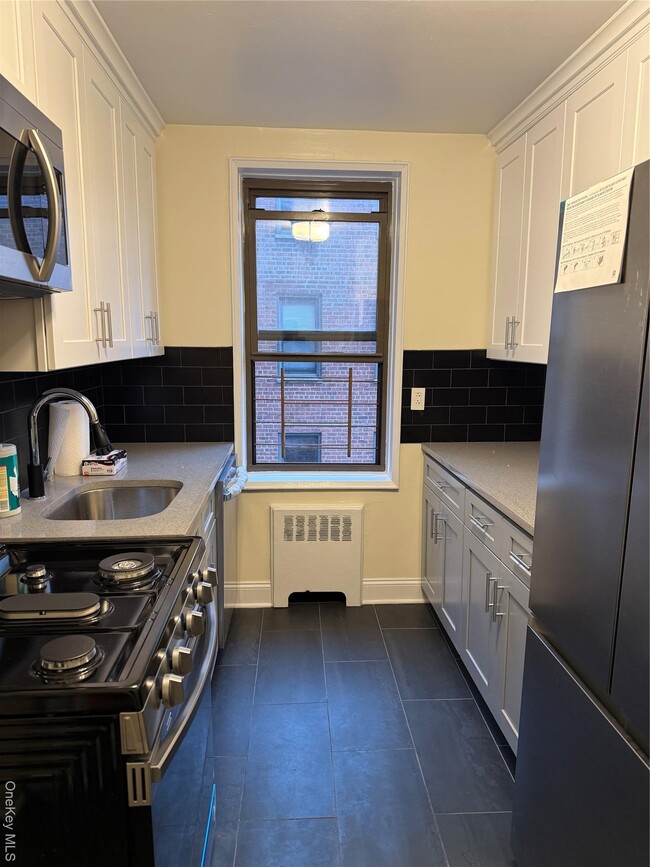 Building Photo - 555 McLean Ave