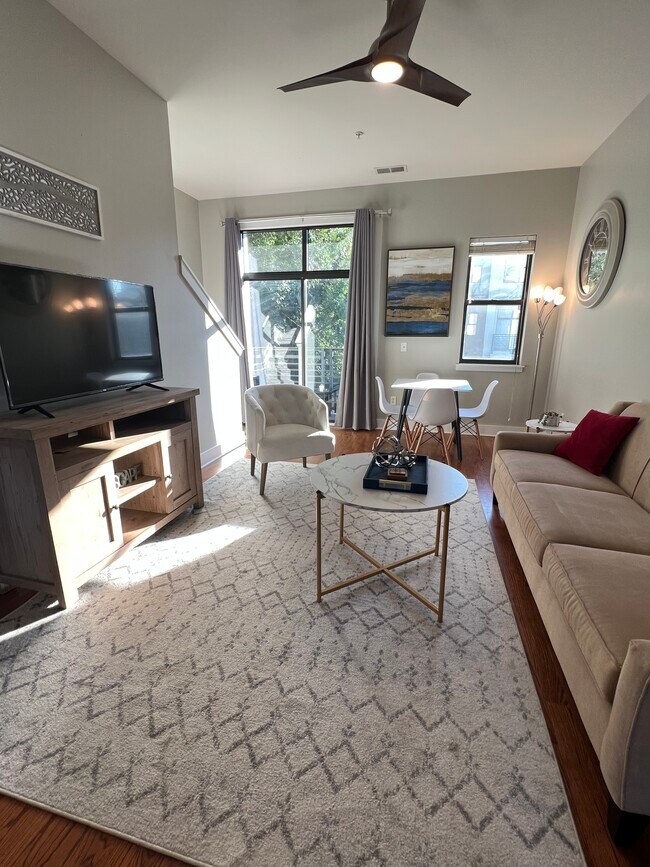 Foto del edificio - 927 E 8th St