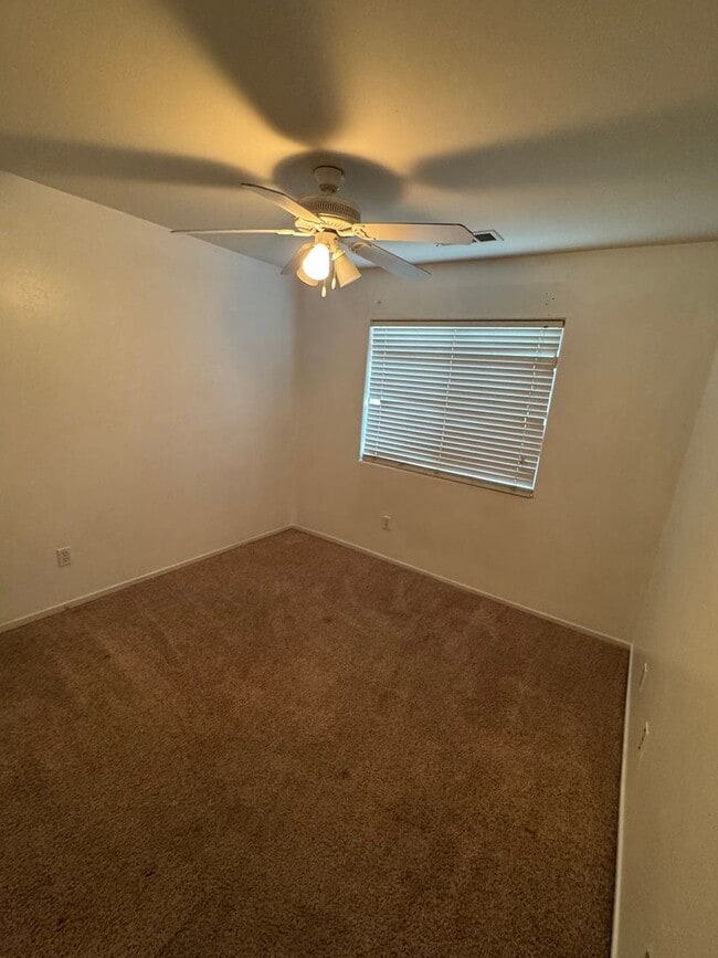 Building Photo - Great Family Home in Southwest