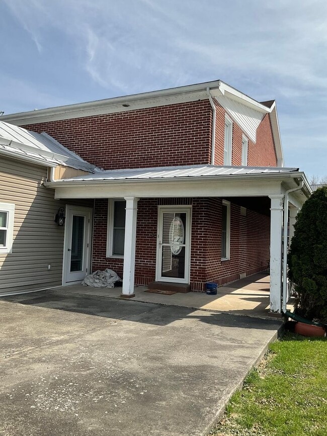 Building Photo - 112 W Main St