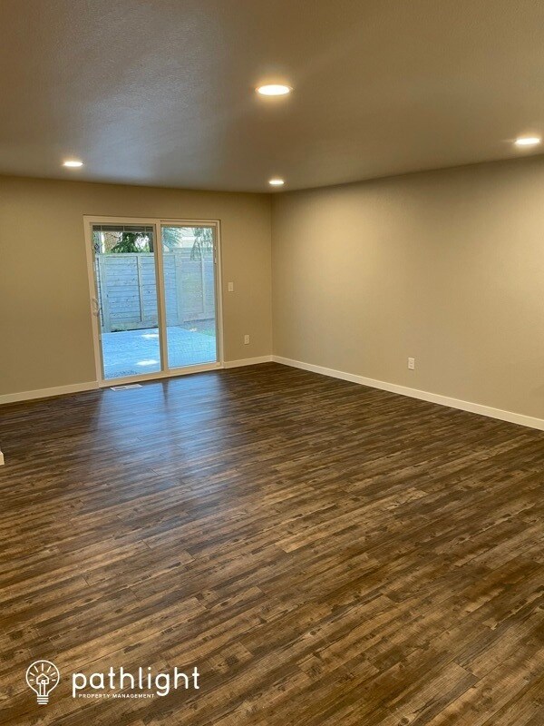 Foto del edificio - 3854 SE Castlewood Drive, Port Orchard, WA...