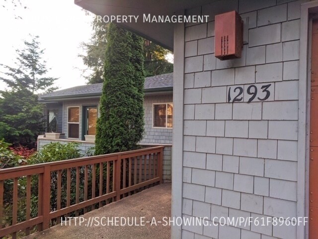 Building Photo - Large Beautiful Home in Gated Community