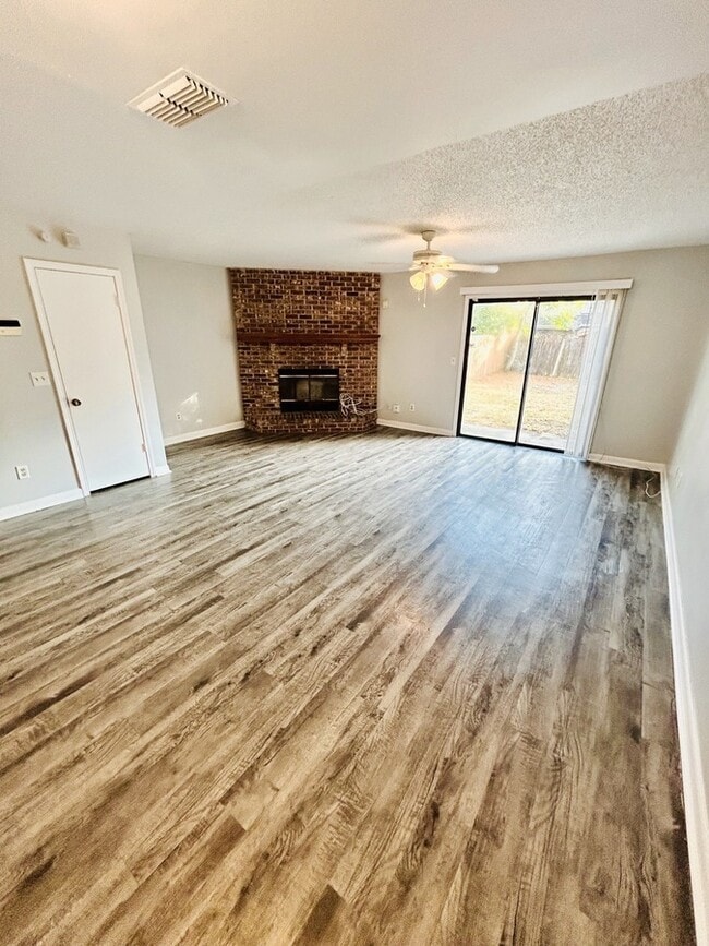 Building Photo - 5664 Bennington Dr