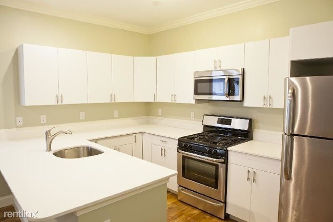 Foto del edificio - 4 br, 1 bath House - 17 Imrie Rd # 2C