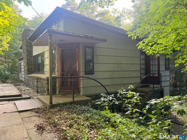 Building Photo - 136 Forest Rd