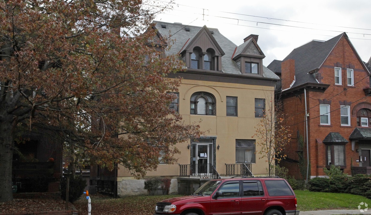 Building Photo - 355 S Negley Ave