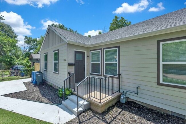 Building Photo - Stunning 3-Bedroom Home with Modern Upgrades in Tulsa