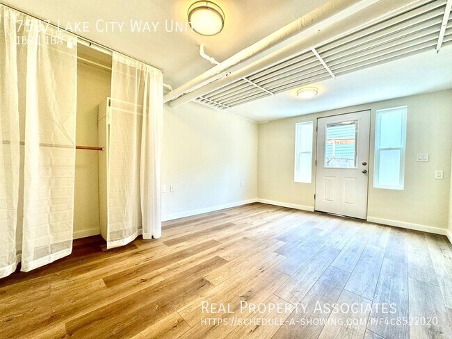 Foto del edificio - 7527 Lake City Way NE