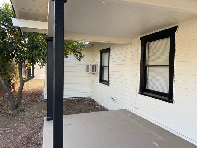 Building Photo - 111 S Orange Ave