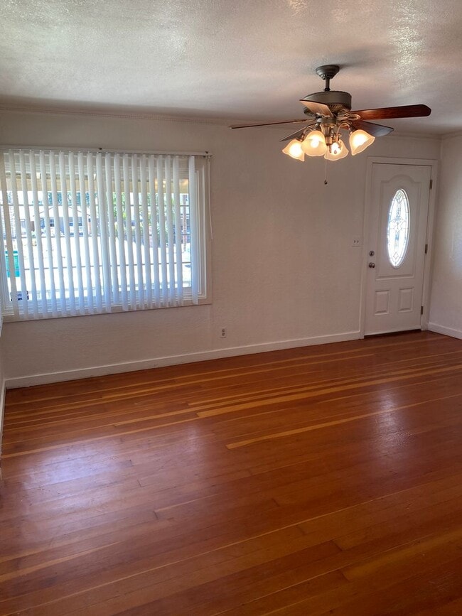 Building Photo - COMING SOON!! DESIREABLE LOS BANOS SOUTH S...
