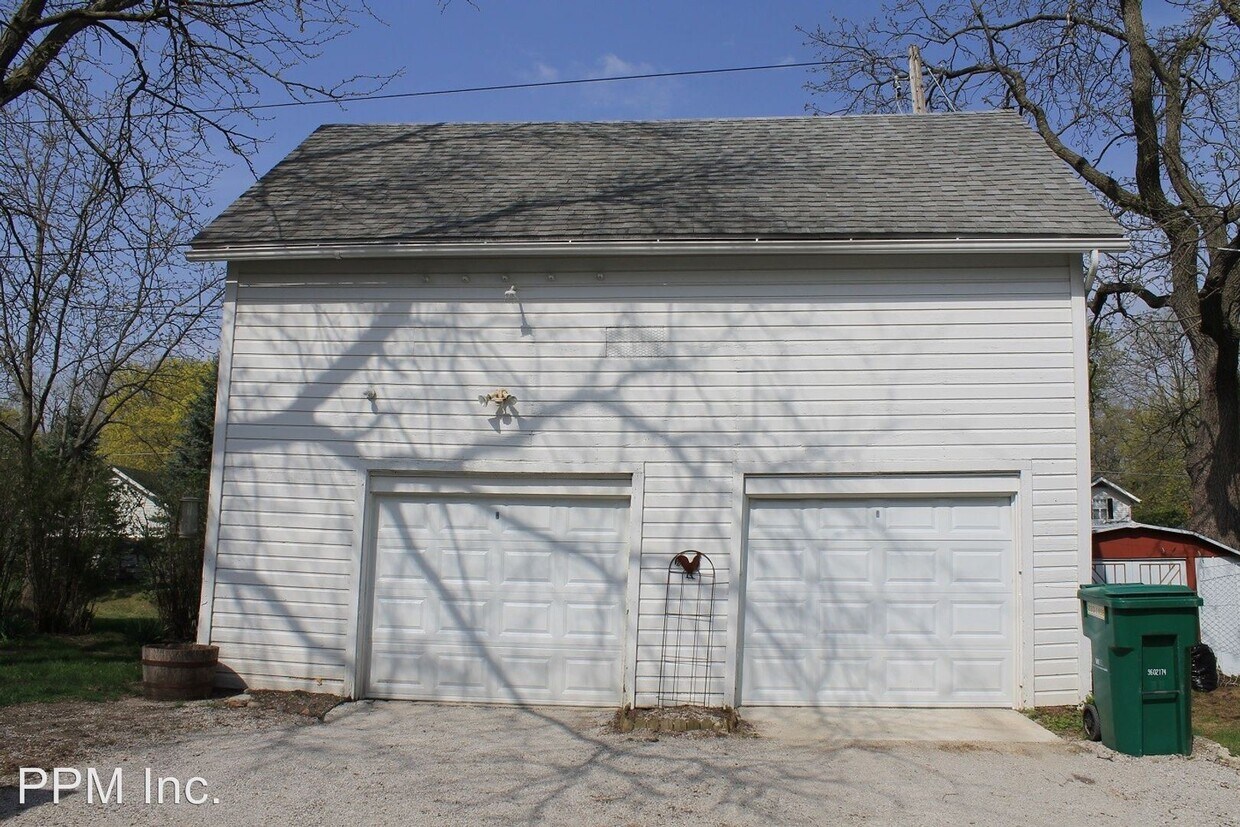 Building Photo - 813-813 Northwestern Ave
