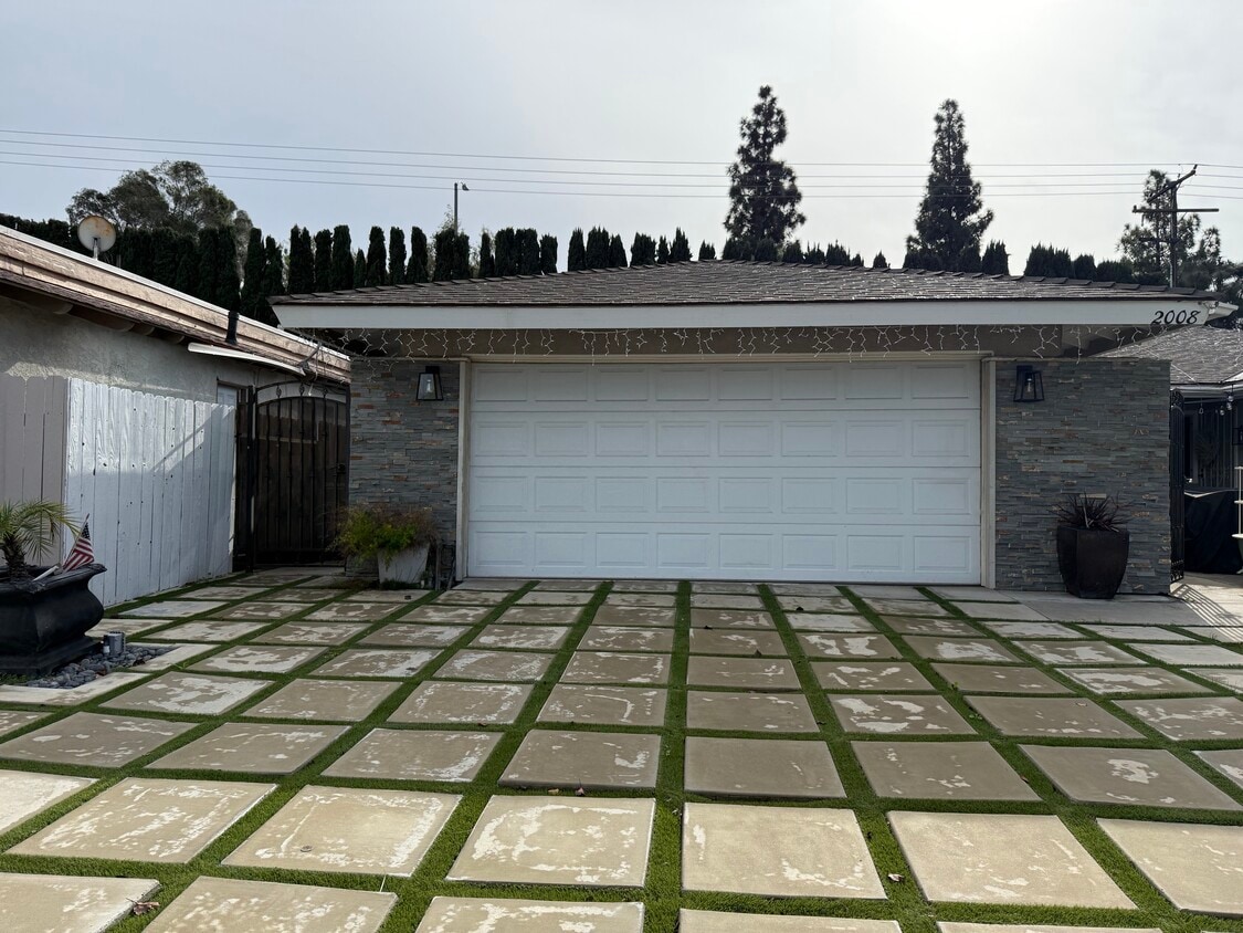 Photo - 2008 E Stearns Ave (Orange, CA)