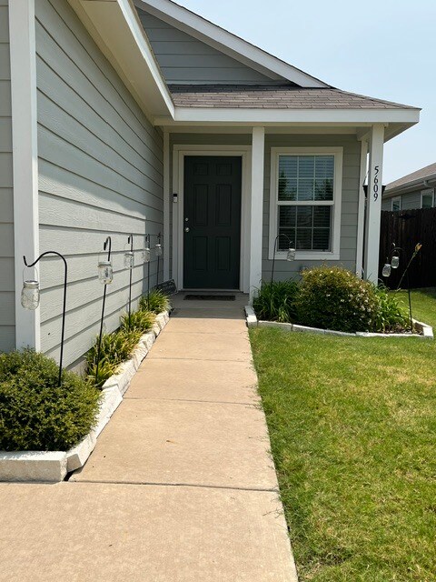 Foto del edificio - 5609 Timber Point Dr