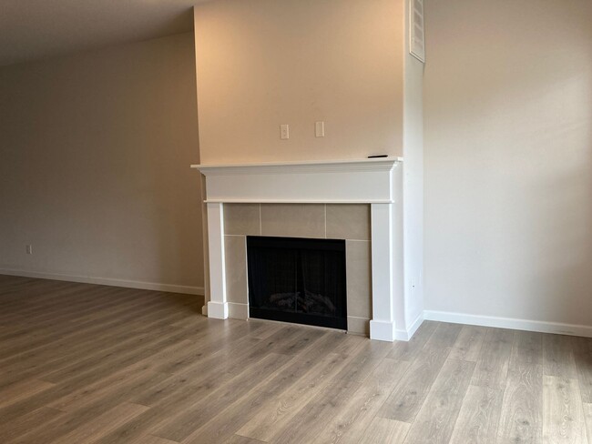 Building Photo - $500.00  OFF  1ST  FULL  MONTH'S  RENT   B...