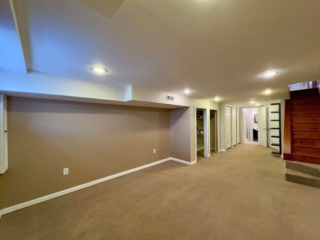Foto del edificio - Charming 2BD/3BA Townhome in Highlandtown, Baltimore, MD!