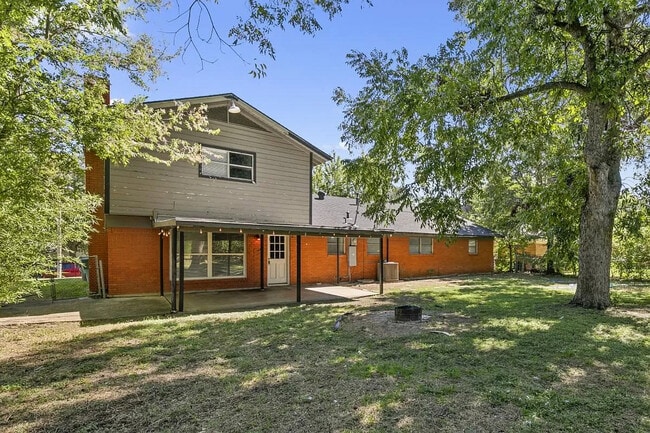 Foto del edificio - 5720 Wharton Dr