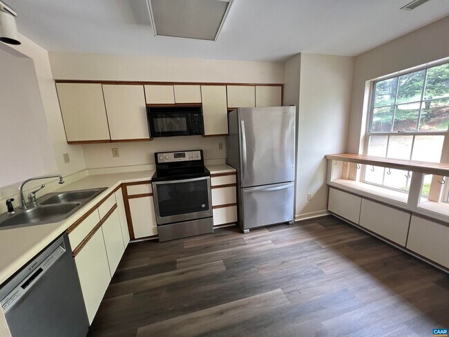 Foto del edificio - 1237 Maple View Dr