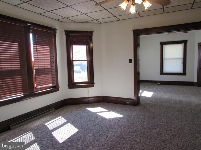 Foto del edificio - 33 N Kinzer Rd