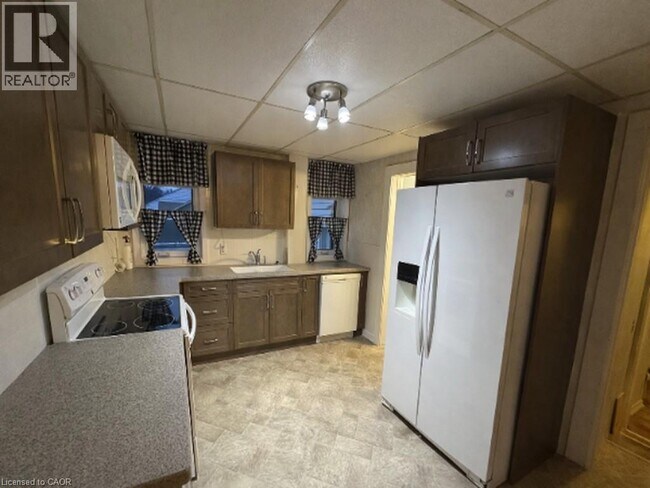 Building Photo - 5561 Dorchester Rd