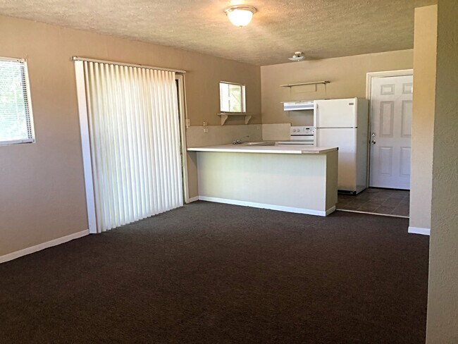 Foto del edificio - 735 Rosedale Dr - B, Port Arthur, TX