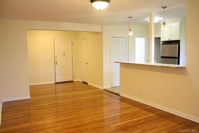 Foto del edificio - 2 Greenridge Ave