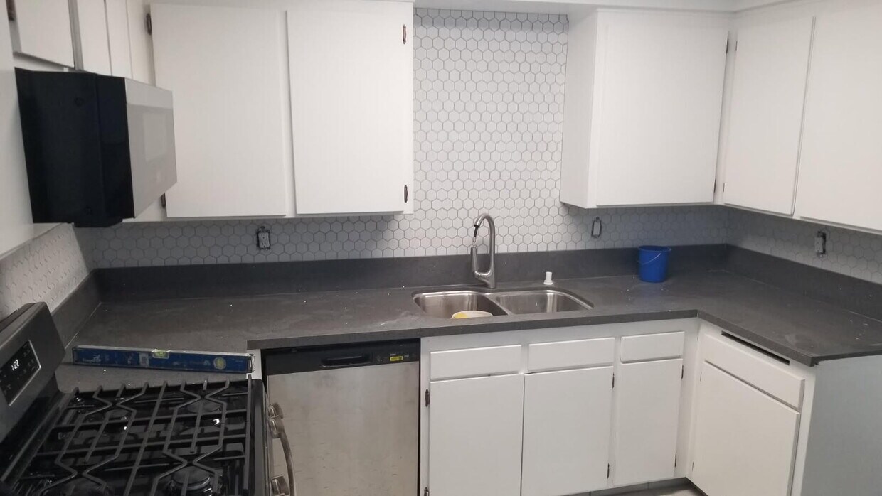 Kitchen - 2502 Manhattan Beach Blvd