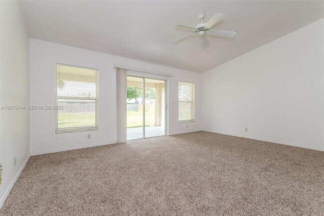 Foto del edificio - 2831 SE Hutchings Ave