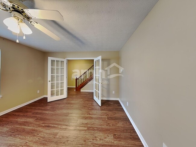 Building Photo - 127 Trails End