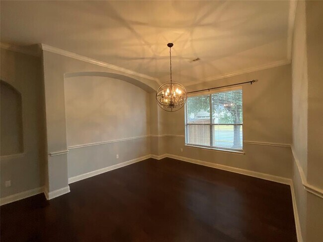 Foto del edificio - 3928 Crest Ln