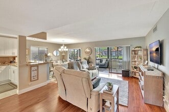 Building Photo - 10663 Ocean Palm Way