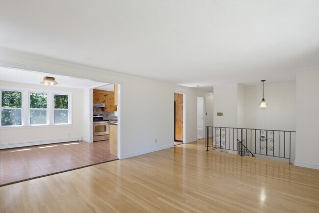 Foto del edificio - 37 Woodbury Rd