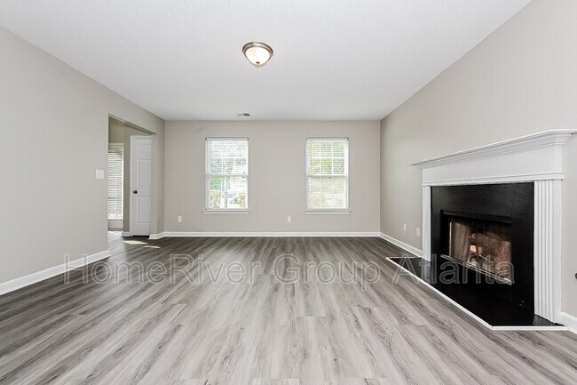 Building Photo - 125 Edison Dr