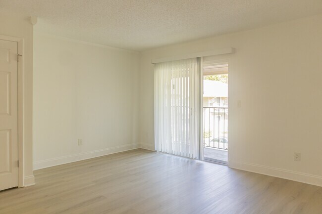 Foto del edificio - 3737 Loretto Rd