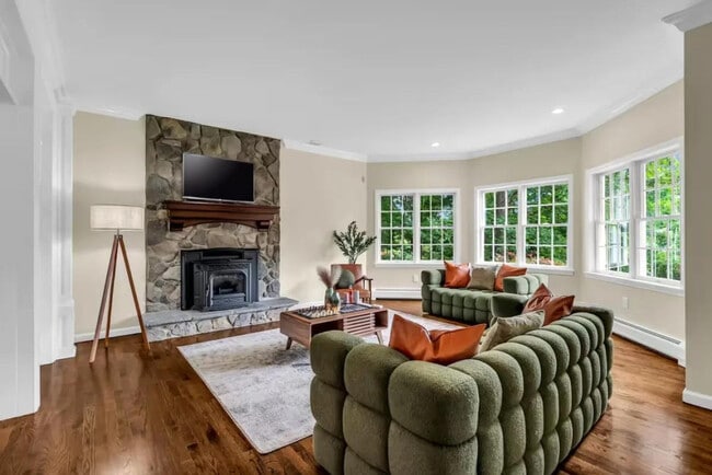 Building Photo - 7 Pymm Ct Building Photo - 7 Pymm Ct