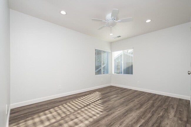 Building Photo - 117 27th Ave