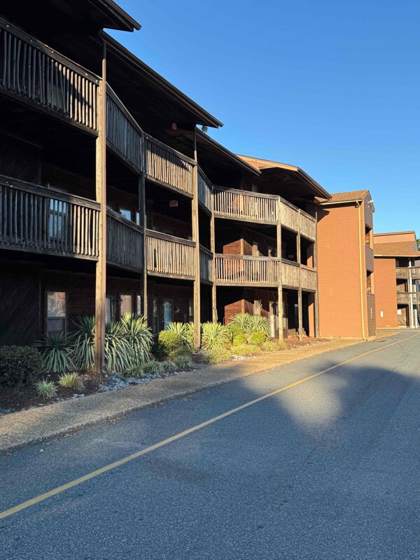 Foto del edificio - 8530 Tidewater Dr