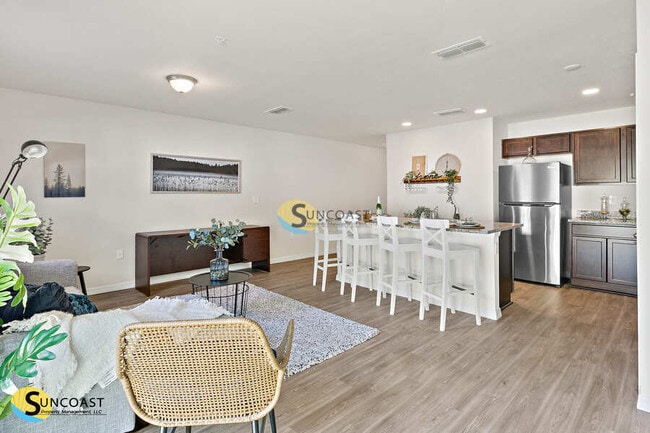 Building Photo - 585 Century 21 Dr