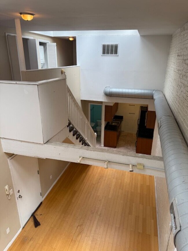 Foto del edificio - Bright Loft-Style 2-Bedroom in Center City...