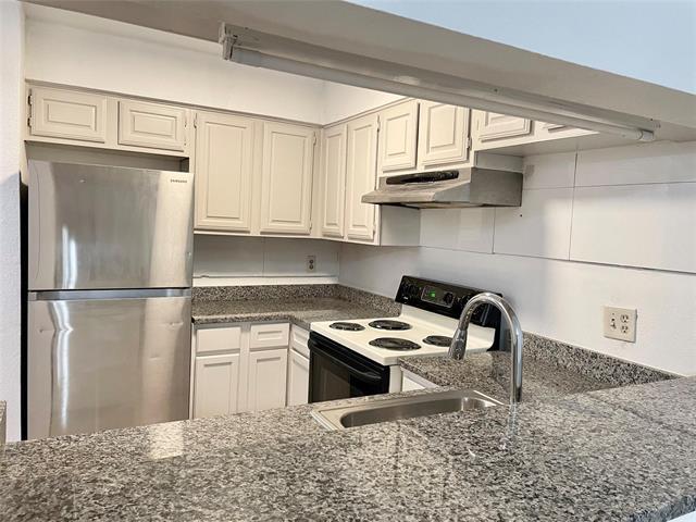 Foto del edificio - 8545 Midpark Rd