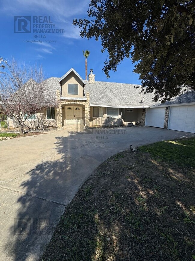 Building Photo - Peaceful Nuevo Living with Gated Driveway, Spacious Layout and Outdoor Living