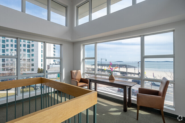 3 Story Atrium - Ocean Plaza Apartments