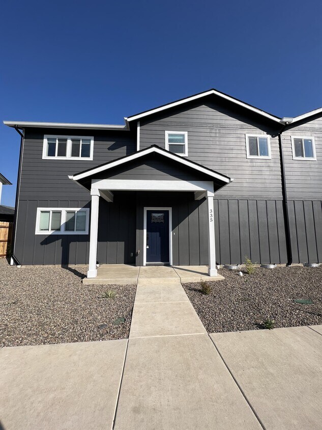 335 Everett Way, Talent, OR 97540 House Rental in Talent, OR